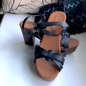 NWT Top Moda black platform chunky heel sandals ankle straps light weight heels